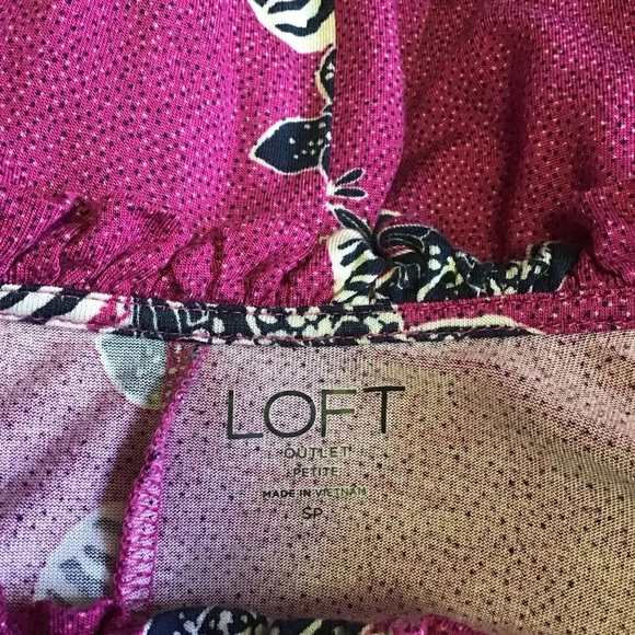 Fuchsia floral feminine sleeveless top - Picture 2 of 9